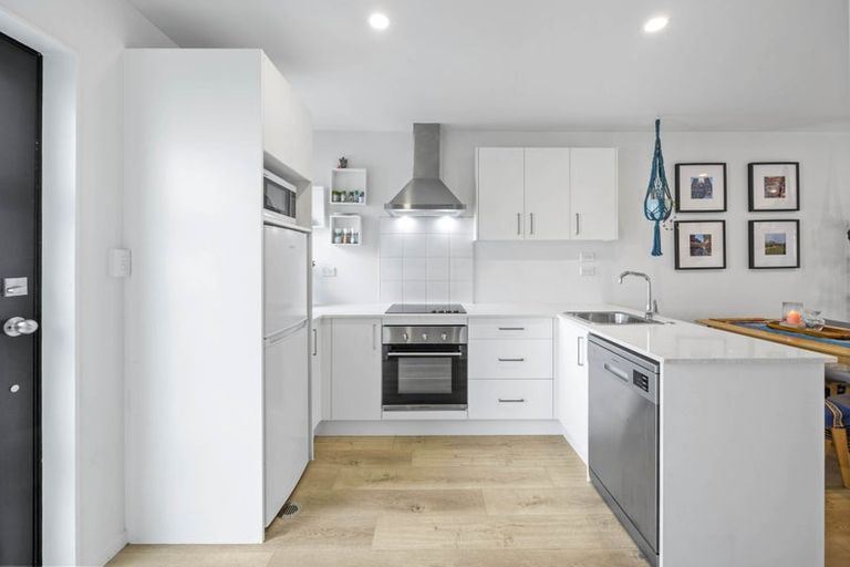 Photo of property in 3/6 South Pacific Place, Henderson, Auckland, 0612