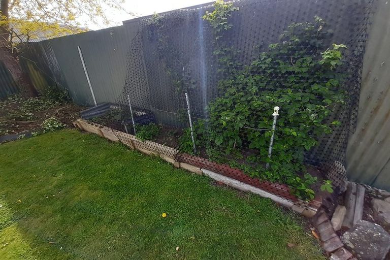 Photo of property in 67 Farquhars Road, Redwood, Christchurch, 8051