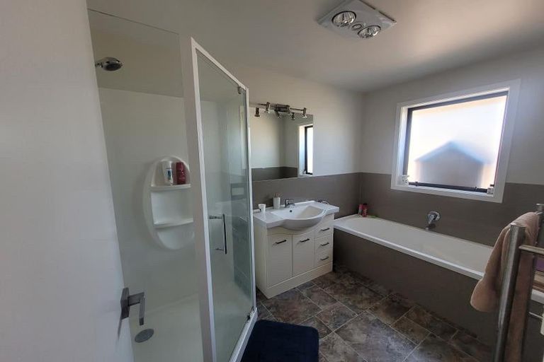 Photo of property in 14 Te Arakete Place, Hurworth, New Plymouth, 4310