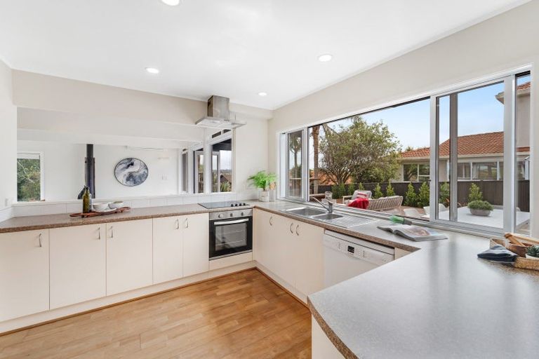 Photo of property in 22 Andrea Place, Sunnyhills, Auckland, 2010