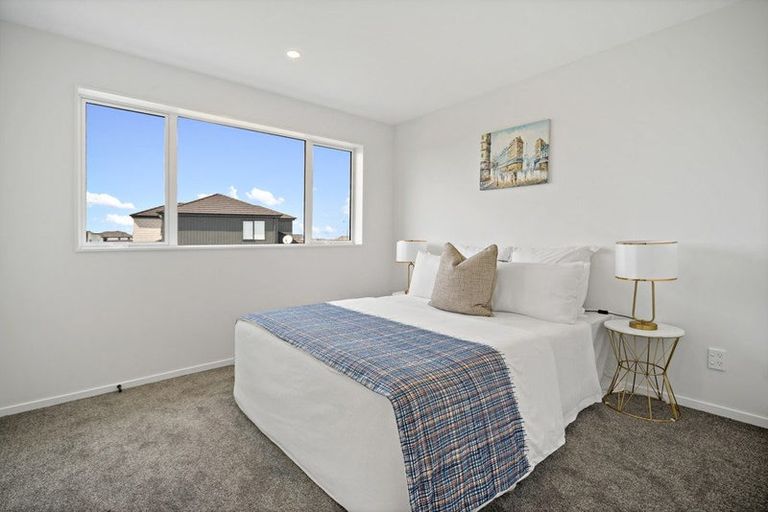 Photo of property in 1 Ritetai Street, Clarks Beach, 2122