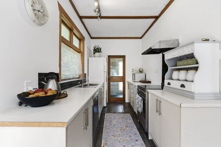 Photo of property in 15a Sycamore Grove, Lower Vogeltown, New Plymouth, 4310