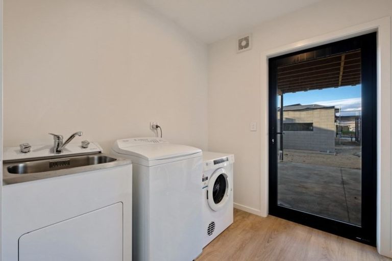 Photo of property in 33 Stratford Drive, Mount Pisa, Cromwell, 9383