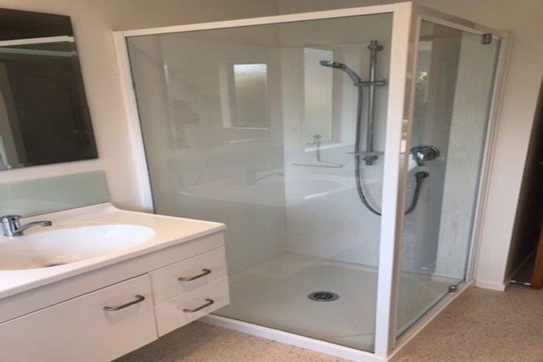 Photo of property in 2/2 East Coast Road, Milford, Auckland, 0620