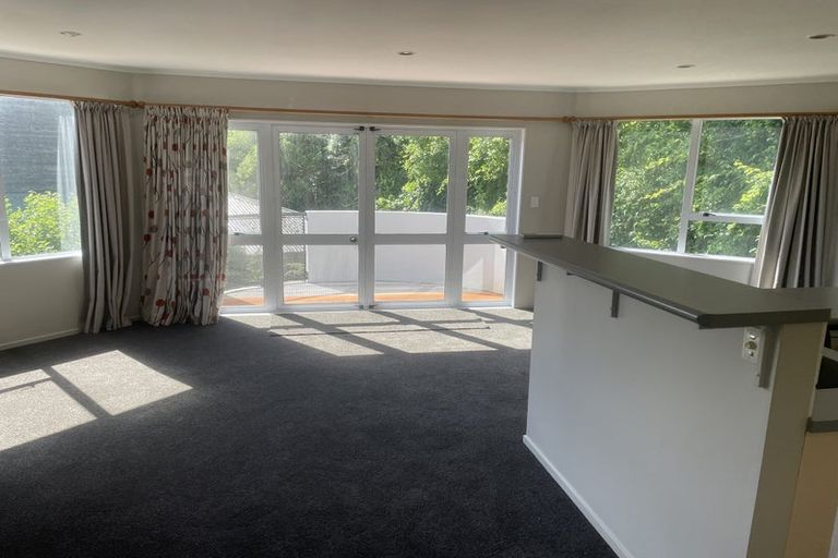 Photo of property in 5 Erskine Close, Island Bay, Wellington, 6023