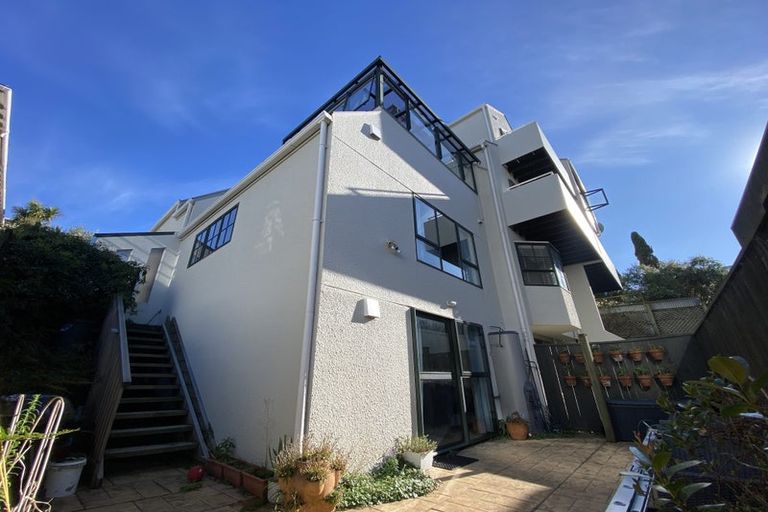 Photo of property in 16j Hobson Street, Thorndon, Wellington, 6011