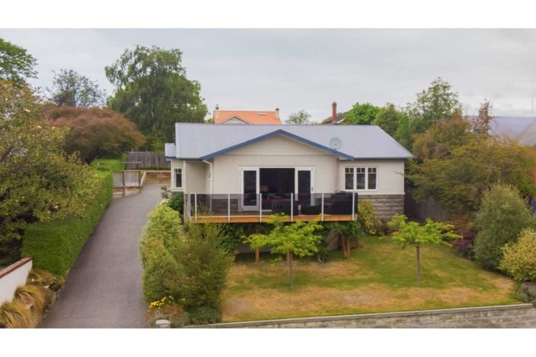 Photo of property in 16 Grasmere Street, Waimataitai, Timaru, 7910