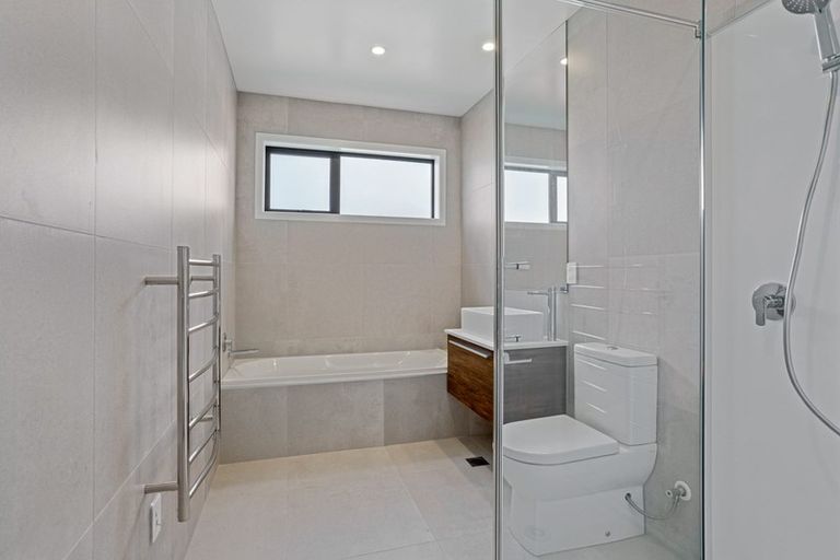 Photo of property in 15b Marine Garden Crescent, Beachlands, Auckland, 2018