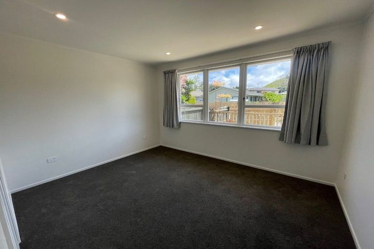 Photo of property in 35 Tarata Crescent, Mangere Bridge, Auckland, 2022