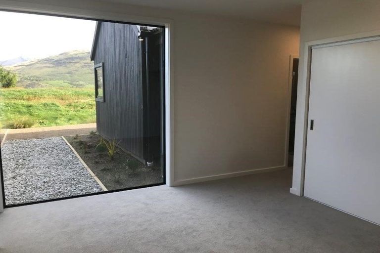 Photo of property in 5 Kotuku Lane, Jacks Point, Queenstown, 9371