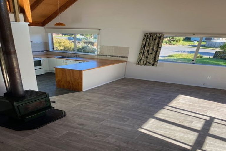 Photo of property in 18 Simcox Street, Otaki Beach, Otaki, 5512