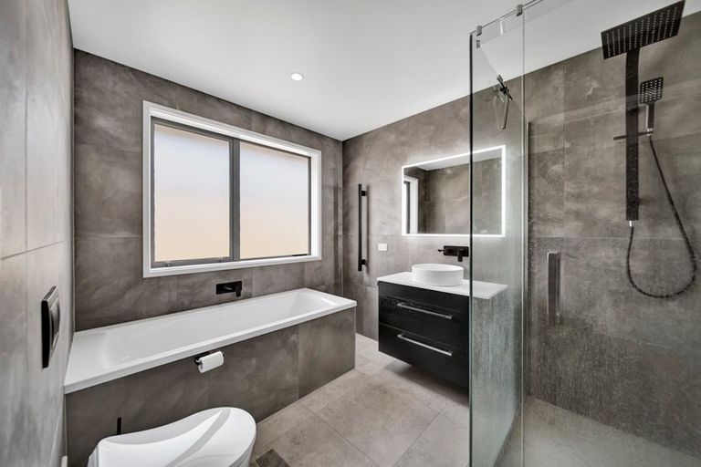 Photo of property in 33 Honeyfield Drive, Whalers Gate, New Plymouth, 4310