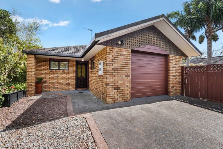 Photo of property in 26 Settlers Grove, Orewa, 0931