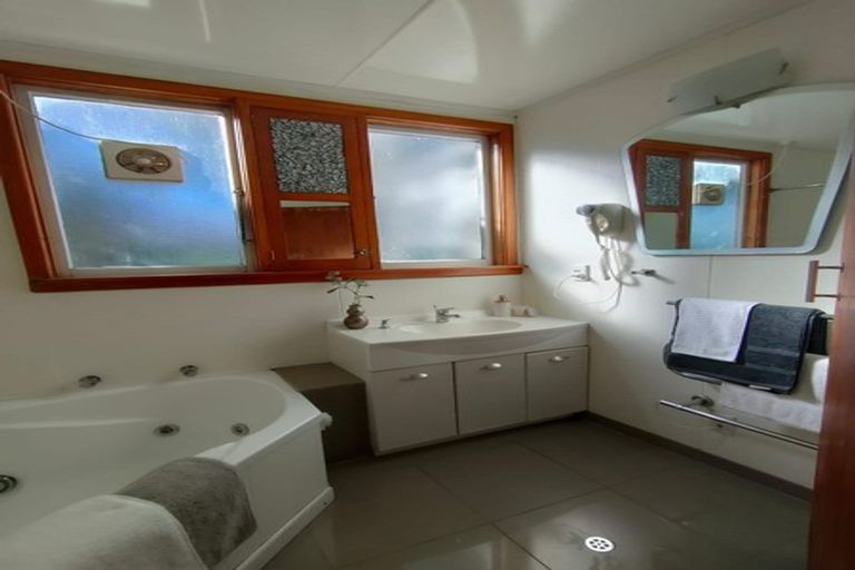 Photo of property in 153 Wairakei Road, Bryndwr, Christchurch, 8053