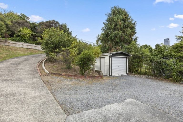 Photo of property in 5 Kopara Grove, Stokes Valley, Lower Hutt, 5019