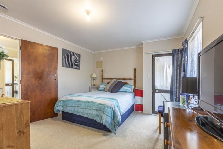 Photo of property in 95 John F Kennedy Drive, Milson, Palmerston North, 4414