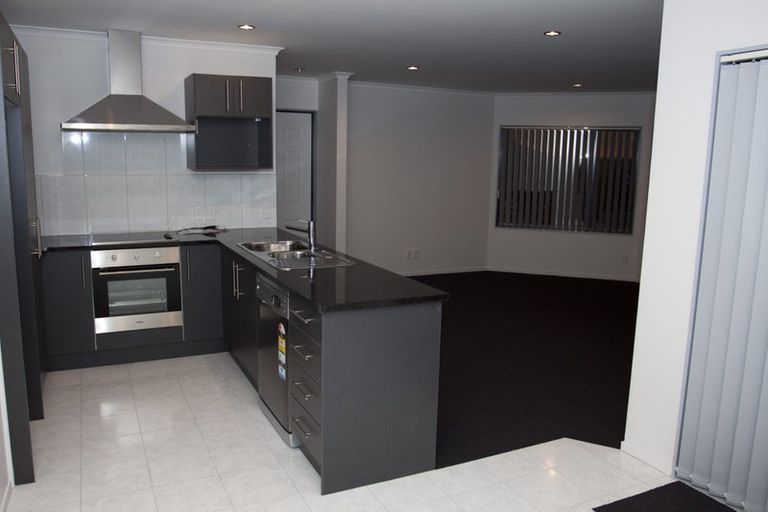 Photo of property in 33 Edgewood Way, Henderson, Auckland, 0612