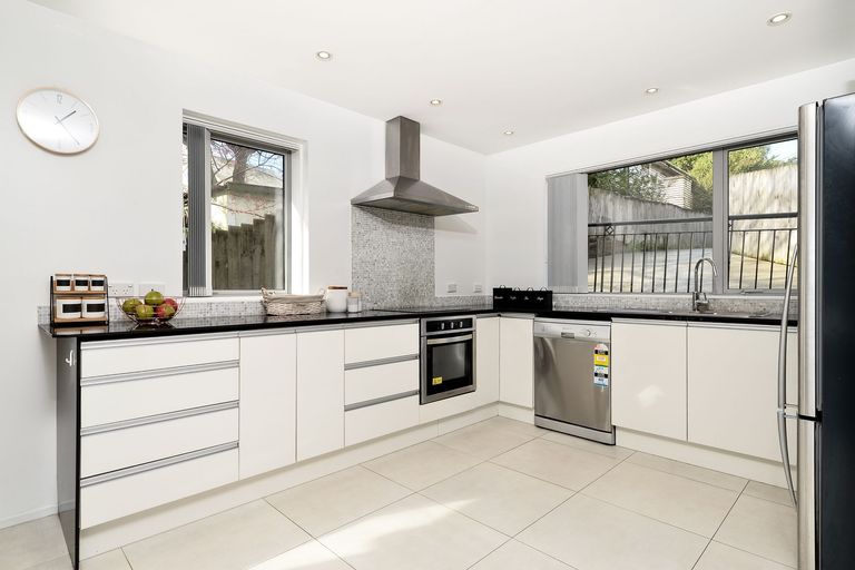 Photo of property in 7a Seymour Road, Sunnyvale, Auckland, 0612