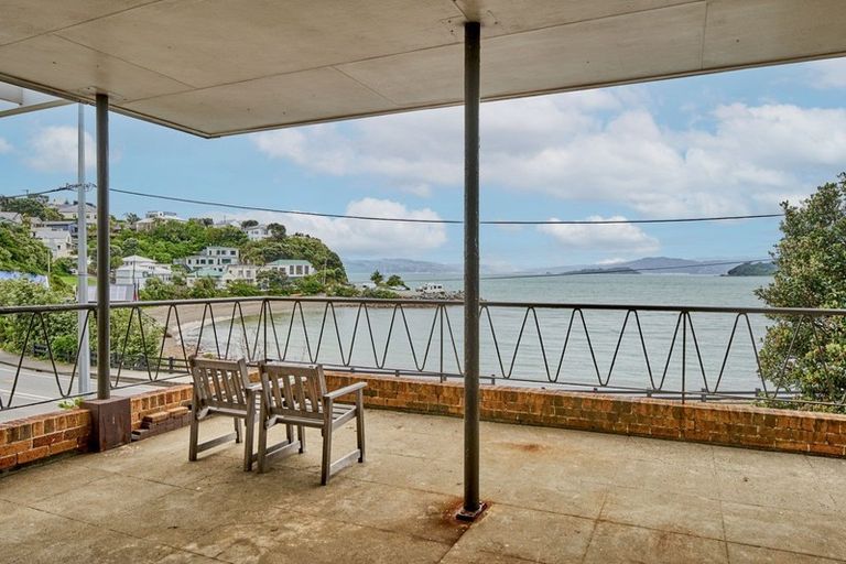 Photo of property in 100 Evans Bay Parade, Roseneath, Wellington, 6021