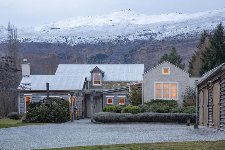 Photo of property in 25 Mooney Road, Speargrass Flat, Queenstown, 9371