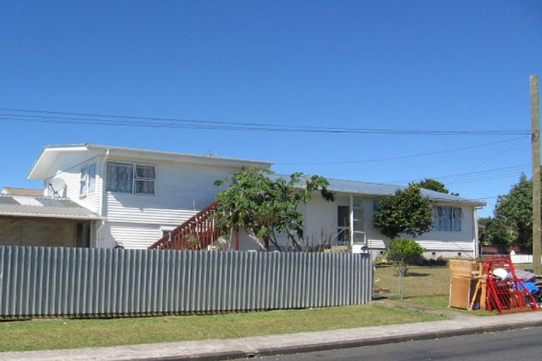 Photo of property in 1 Cobham Crescent, Kelston, Auckland, 0602