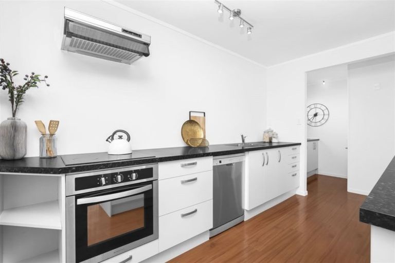 Photo of property in 2/327 Bucklands Beach Road, Bucklands Beach, Auckland, 2012