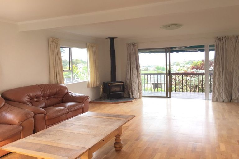 Photo of property in 2/127 Stapleford Crescent, Browns Bay, Auckland, 0630