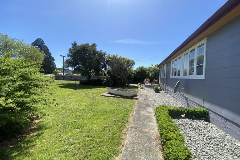 Photo of property in 27 Oxford Street, Picton, 7220