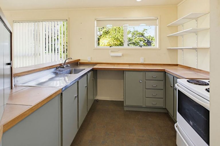 Photo of property in 5 Rewarewa Street, Owhata, Rotorua, 3010