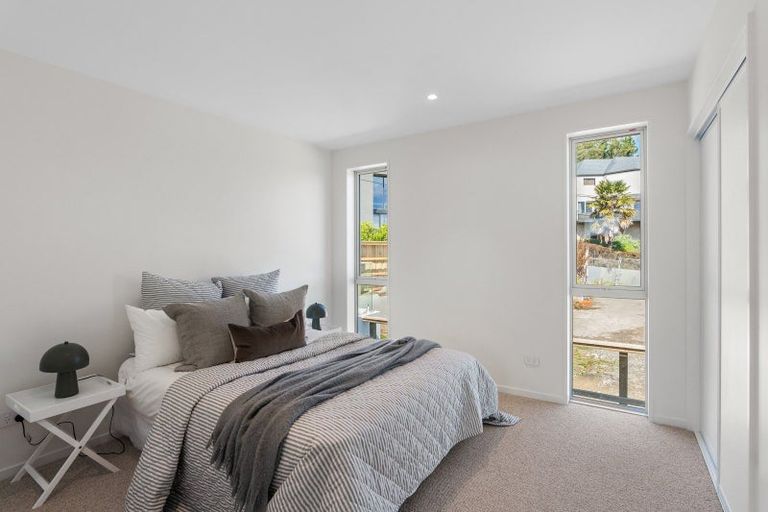 Photo of property in 2/1 The Brae, Mount Pleasant, Christchurch, 8081