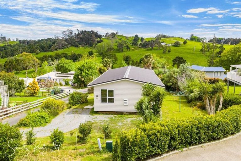 Photo of property in 15 Ash Grove, Maungaturoto, 0520