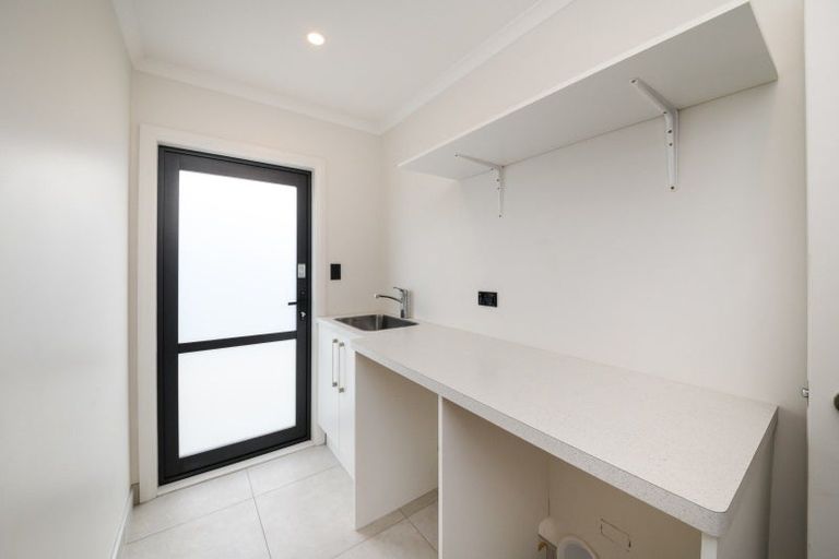 Photo of property in 32 Dogwood Way, Milson, Palmerston North, 4414