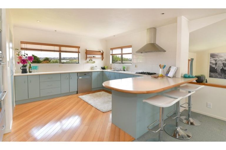 Photo of property in 77 Matija Place, Red Beach, 0932