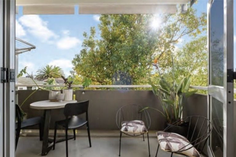 Photo of property in 325/26 Morningside Drive, Morningside, Auckland, 1025