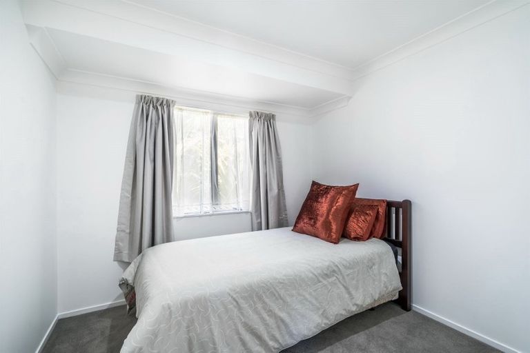 Photo of property in 774a East Coast Road, Oteha, Auckland, 0630