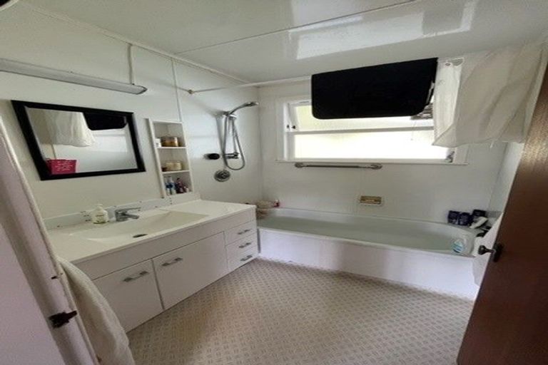 Photo of property in 99 Tirohanga Road, Tirohanga, Lower Hutt, 5010