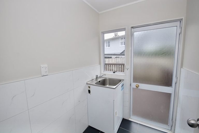 Photo of property in 2/30 Bruce Road, Glenfield, Auckland, 0629