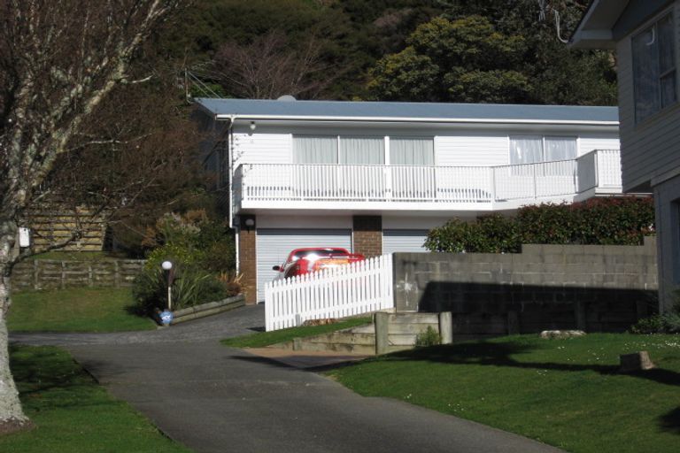 Photo of property in 33 Holland Street, Wainuiomata, Lower Hutt, 5014