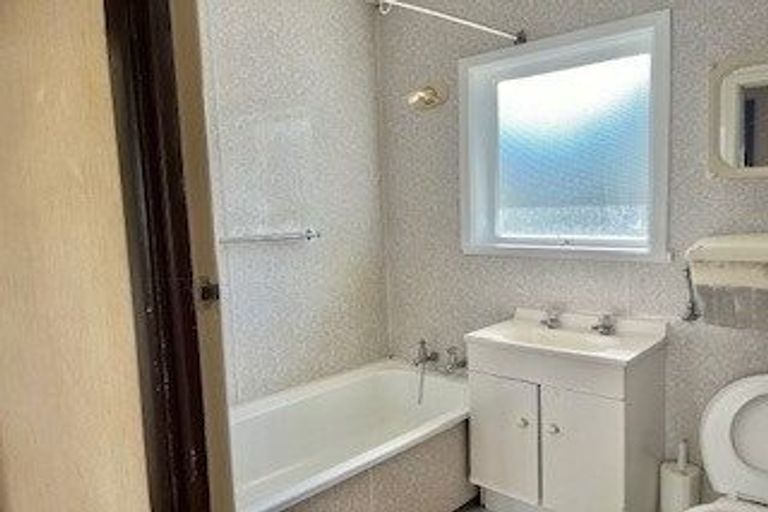 Photo of property in 6/17 Swanson Road, Henderson, Auckland, 0610