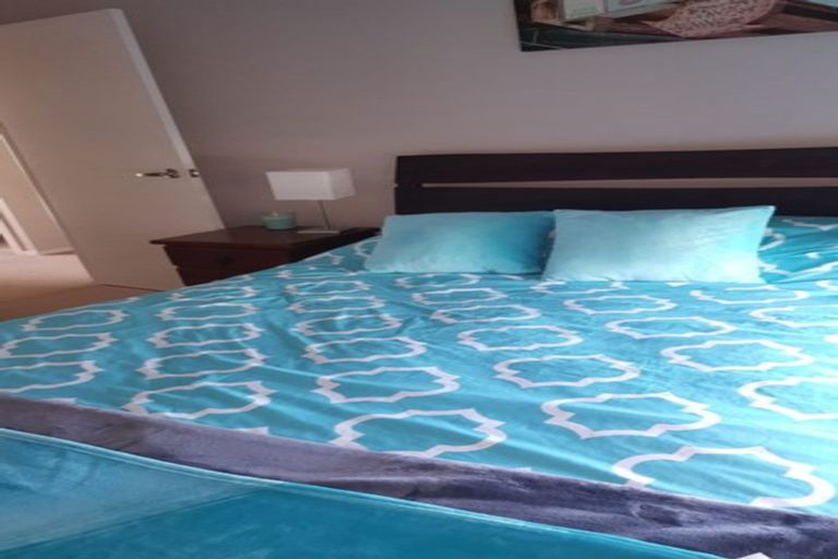 Photo of property in 9e Clearwater Cove, West Harbour, Auckland, 0618