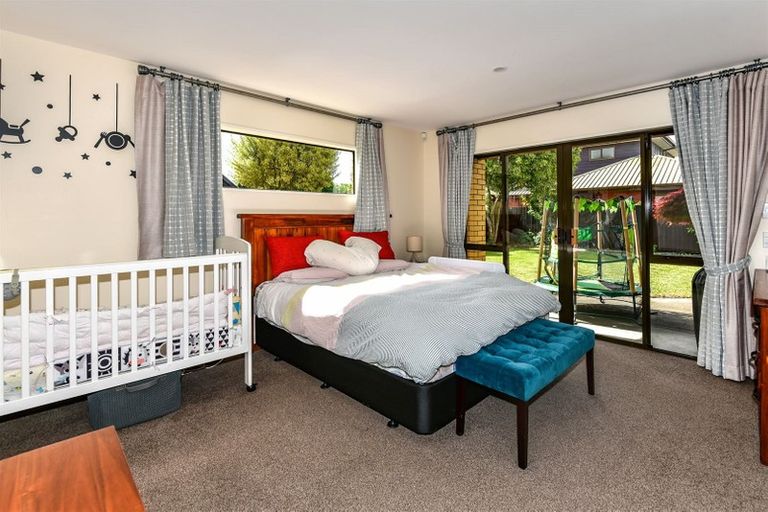 Photo of property in 23 Derenzy Place, Avonhead, Christchurch, 8042