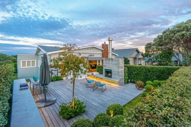 Photo of property in 41 Hanlon Crescent, Narrow Neck, Auckland, 0624