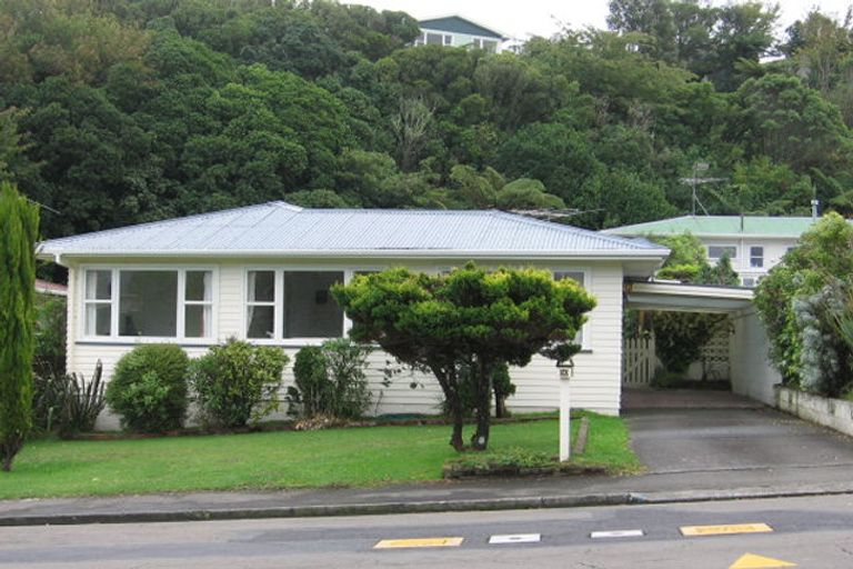 Photo of property in 20 Batchelor Street, Newlands, Wellington, 6037