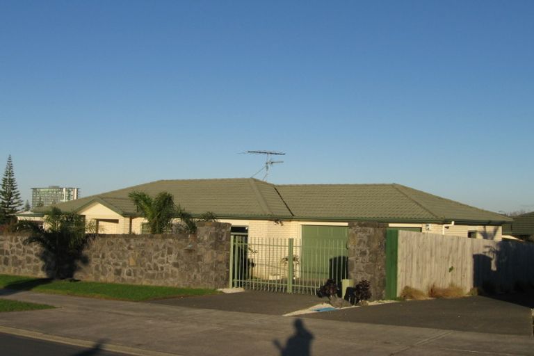 Photo of property in 1 Grand Drive, Orewa, 0931