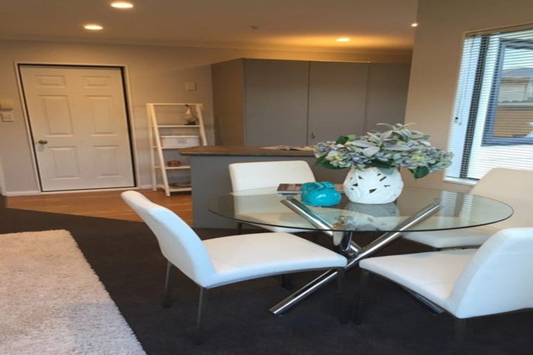 Photo of property in 4 Gossamer Drive, Pakuranga Heights, Auckland, 2010