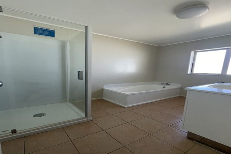 Photo of property in 16 Kamaka Road, Mangere Bridge, Auckland, 2022