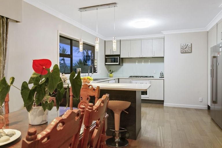 Photo of property in 1/24 Martin Crescent, Northcote, Auckland, 0627