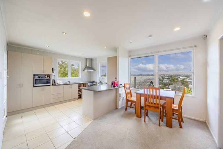 Photo of property in 12 Cassia Place, Sunnynook, Auckland, 0620