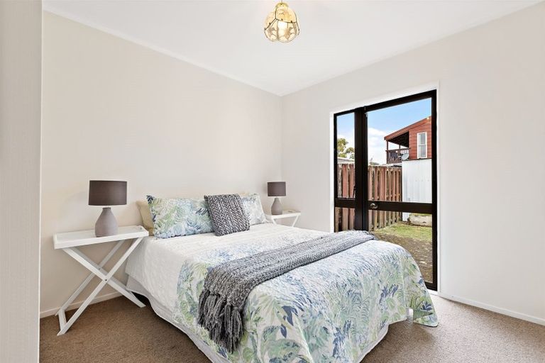 Photo of property in 6b Ursula Place, Half Moon Bay, Auckland, 2012