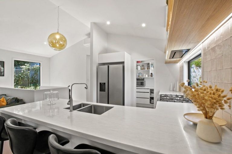 Photo of property in 6e Burns Street, Westown, New Plymouth, 4310